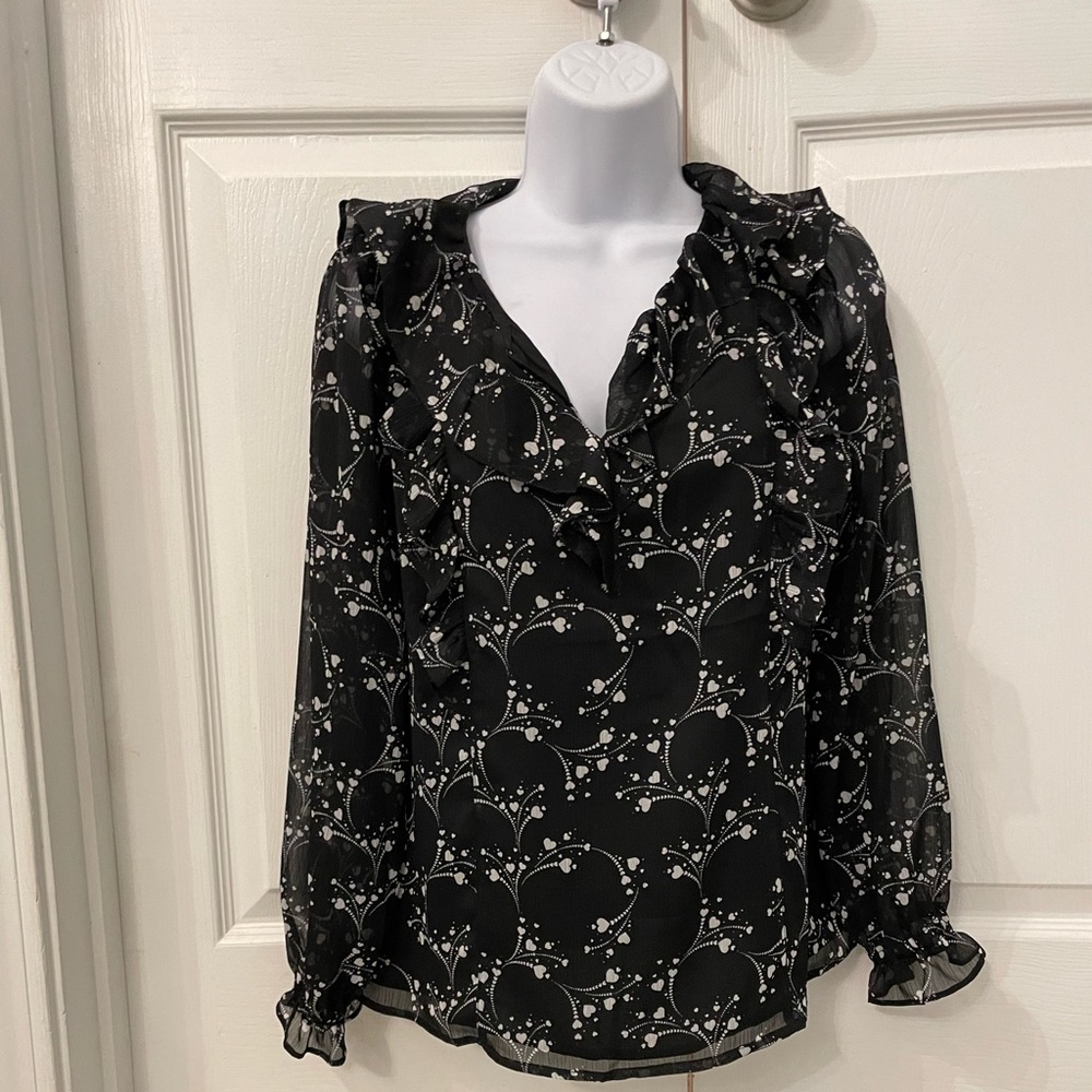 Sweet v-neck blouse